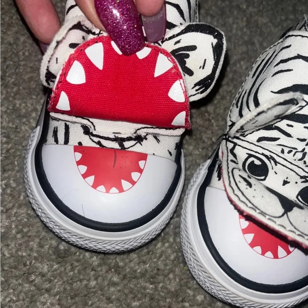 Toddler White tiger converse